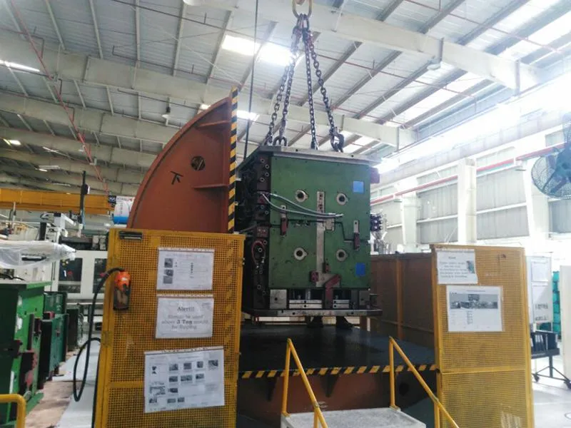 Máy Lật Khuôn Tiêu Chuẩn CE